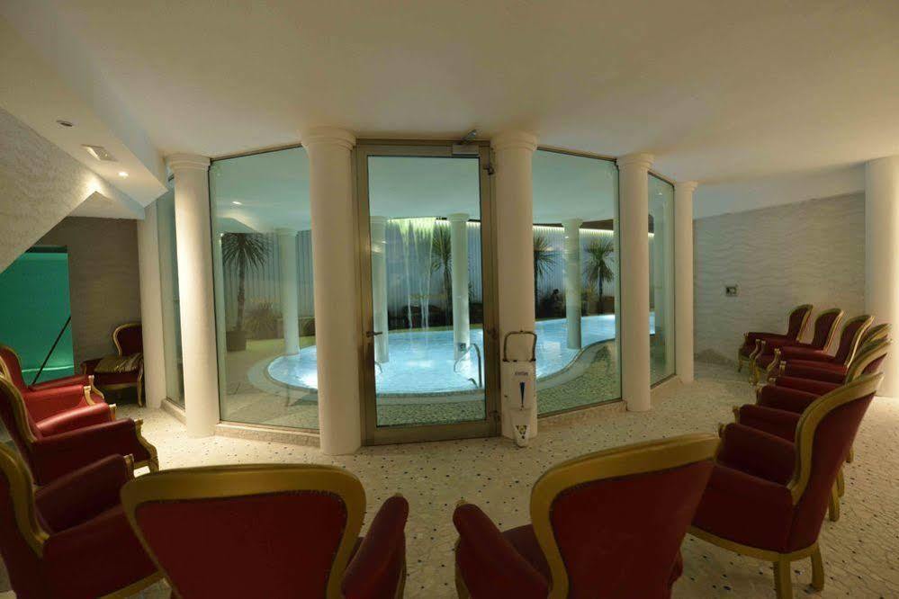 Hotel Mediterraneo Cesenatico Extérieur photo